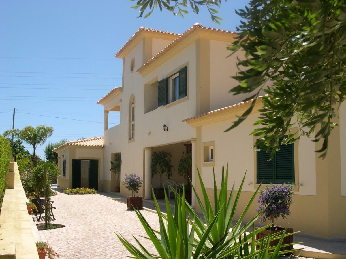 Eber - Independent 1 & 2 Bedroom Apartments, Pool, Air Con, Fast Wi-fi, Near Old Town Of And Beaches * Albufeira