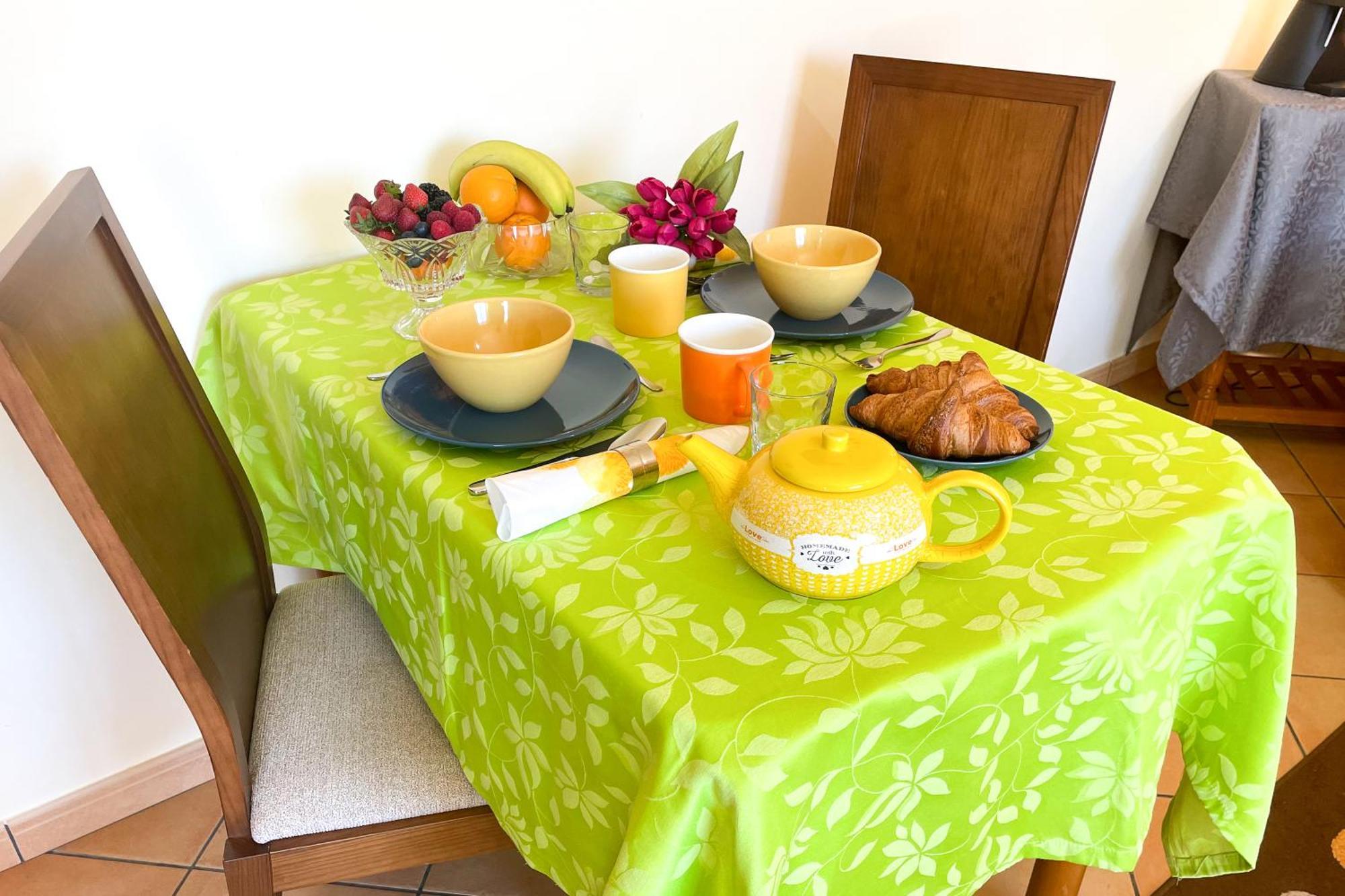 Eber - Independent 1 & 2 Bedroom Apartments, Pool, Air Con, Fast Wi-fi, Near Old Town Of And Beaches Apartment Albufeira