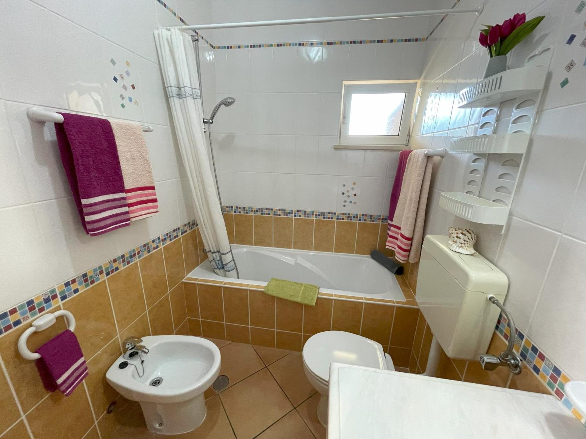 Eber - Independent 1 & 2 Bedroom Apartments, Pool, Air Con, Fast Wi-fi, Near Old Town Of And Beaches Apartment *