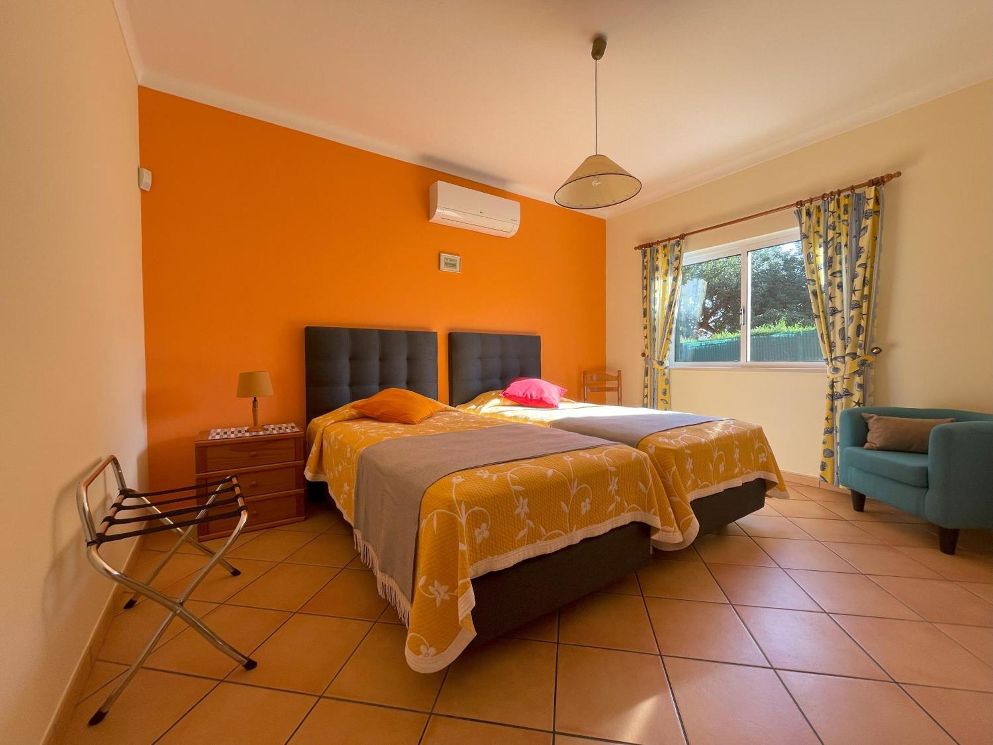 Apartment Eber - Independent 1 & 2 Bedroom Apartments, Pool, Air Con, Fast Wi-fi, Near Old Town Of And Beaches *