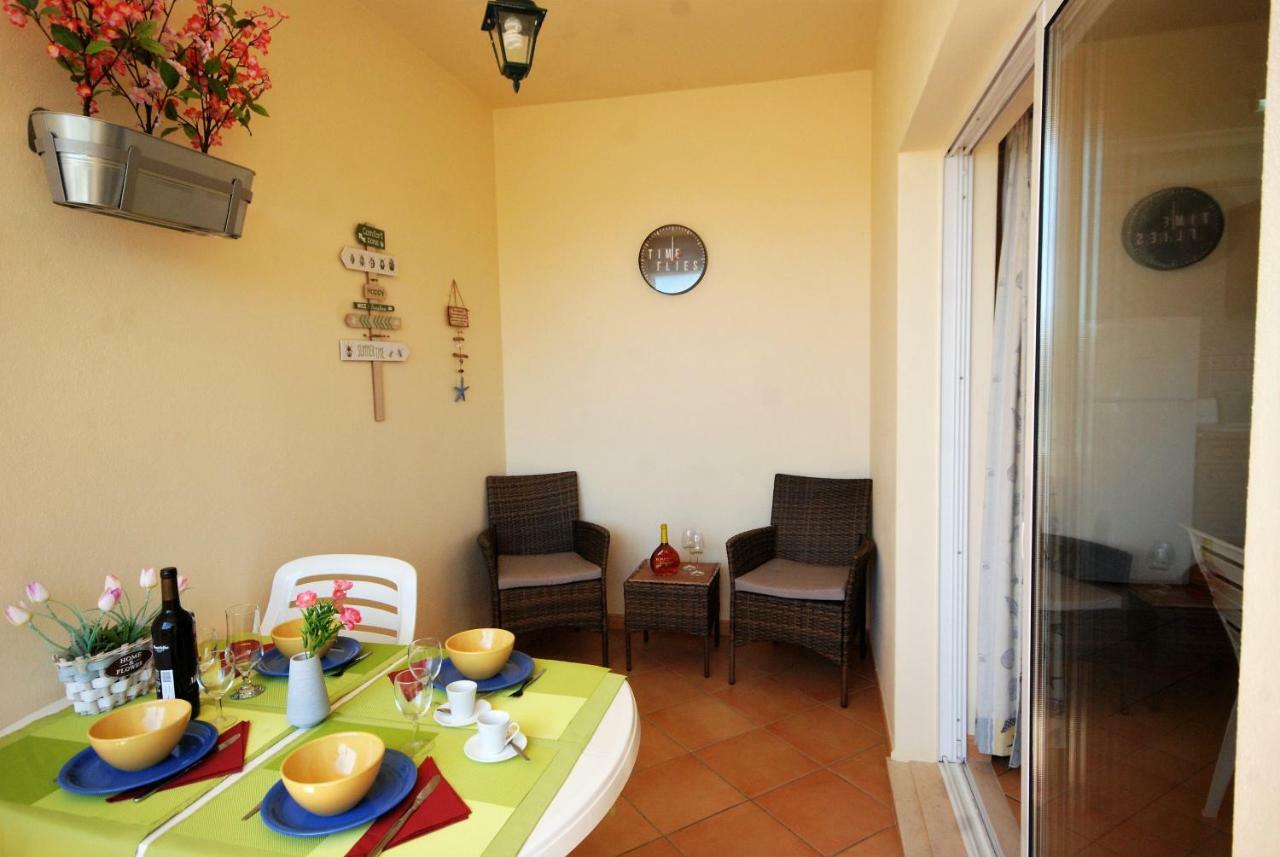 Apartment Eber - Independent 1 & 2 Bedroom Apartments, Pool, Air Con, Fast Wi-fi, Near Old Town Of And Beaches *